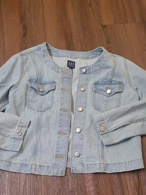 GAP Light Wash Denim Jean‎ Jacket in Pale Blue